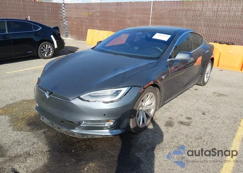 2018 Tesla Model S 100D/75D/P100D z USA, uszkodzony, nr VIN 5YJSA1E28JF295227
